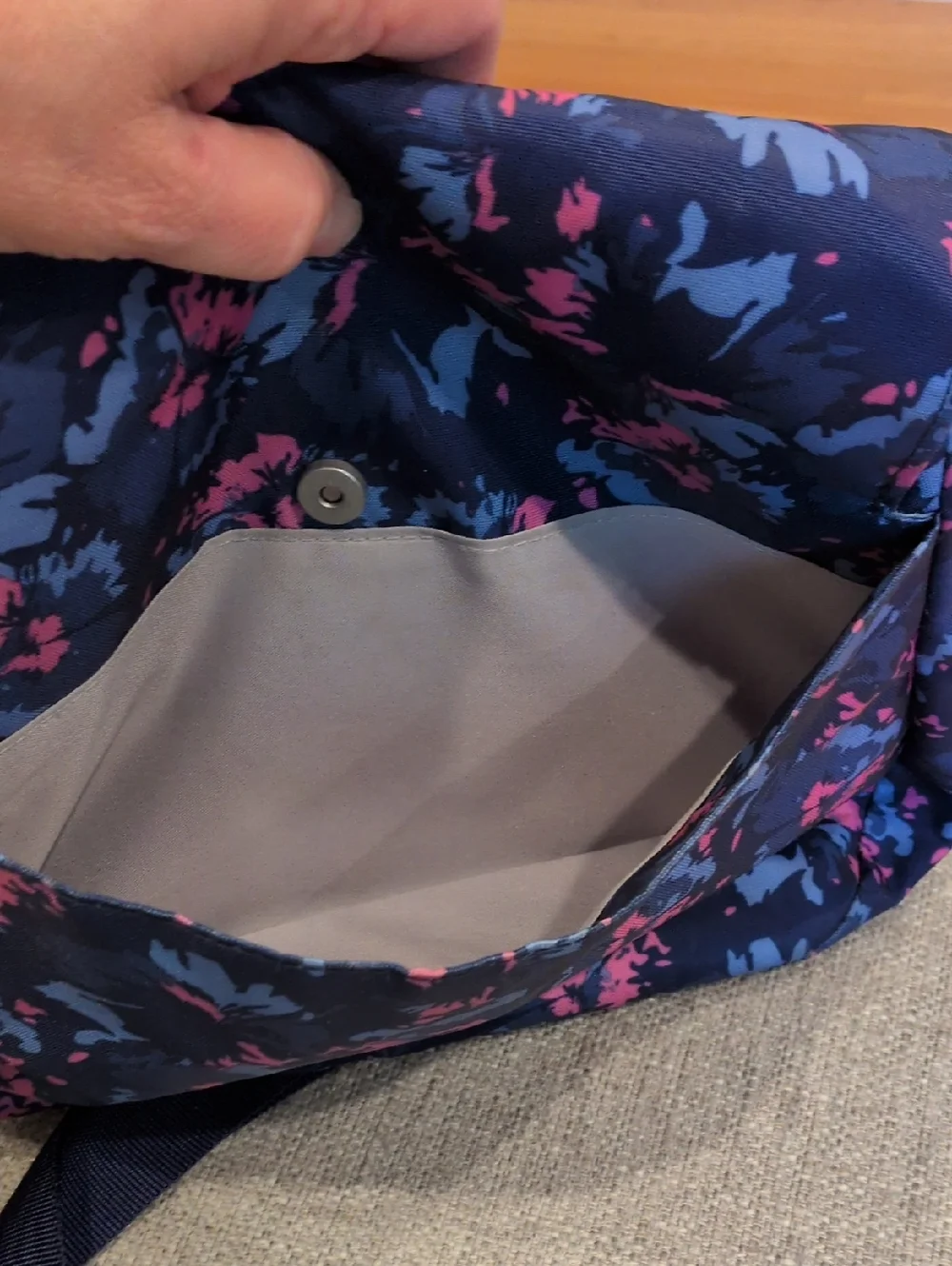 Baggallini Amanda Floral Navy Crossbody with Pink Accents - Picture 12 of 15
